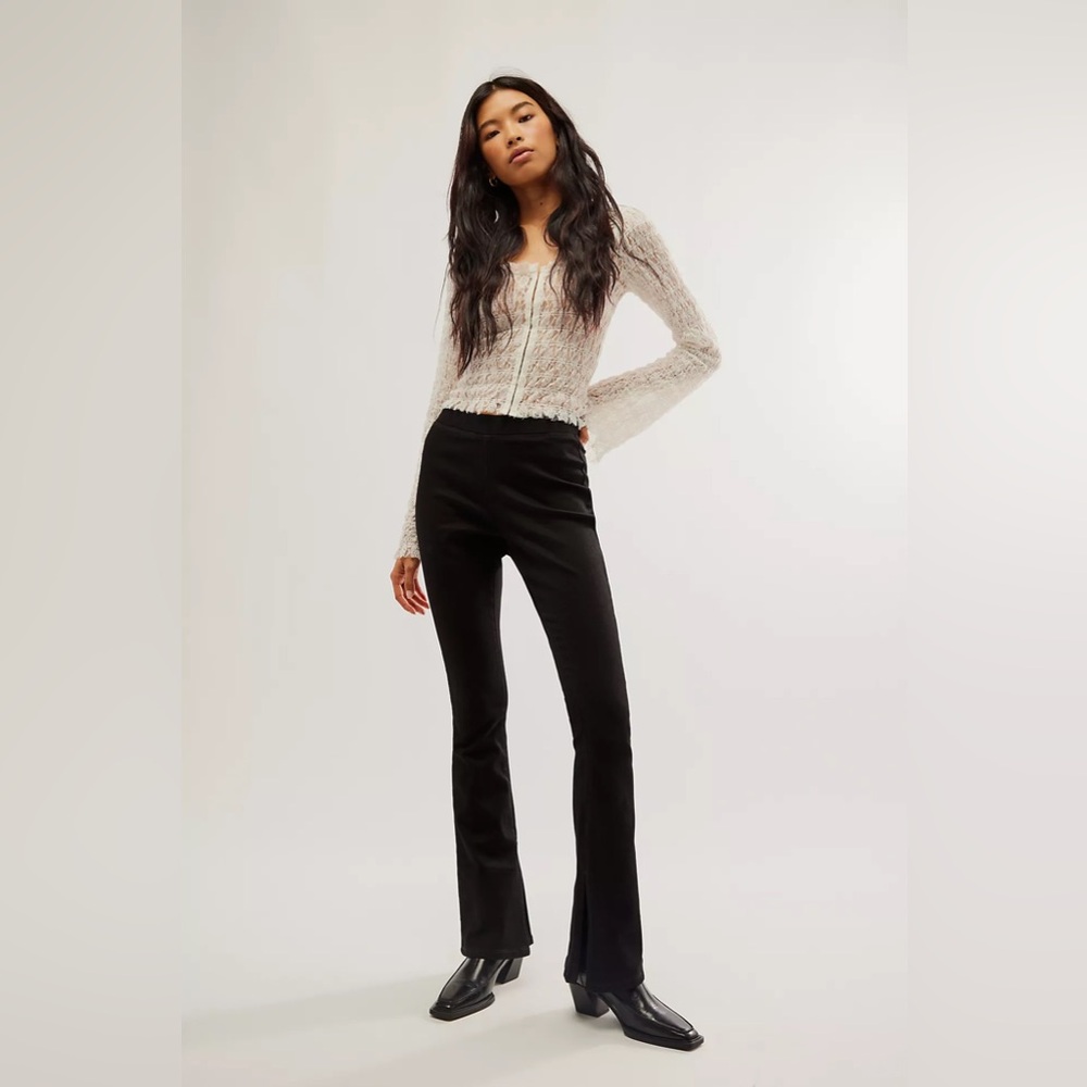 NWT Pull-On Slit Flare Jeans